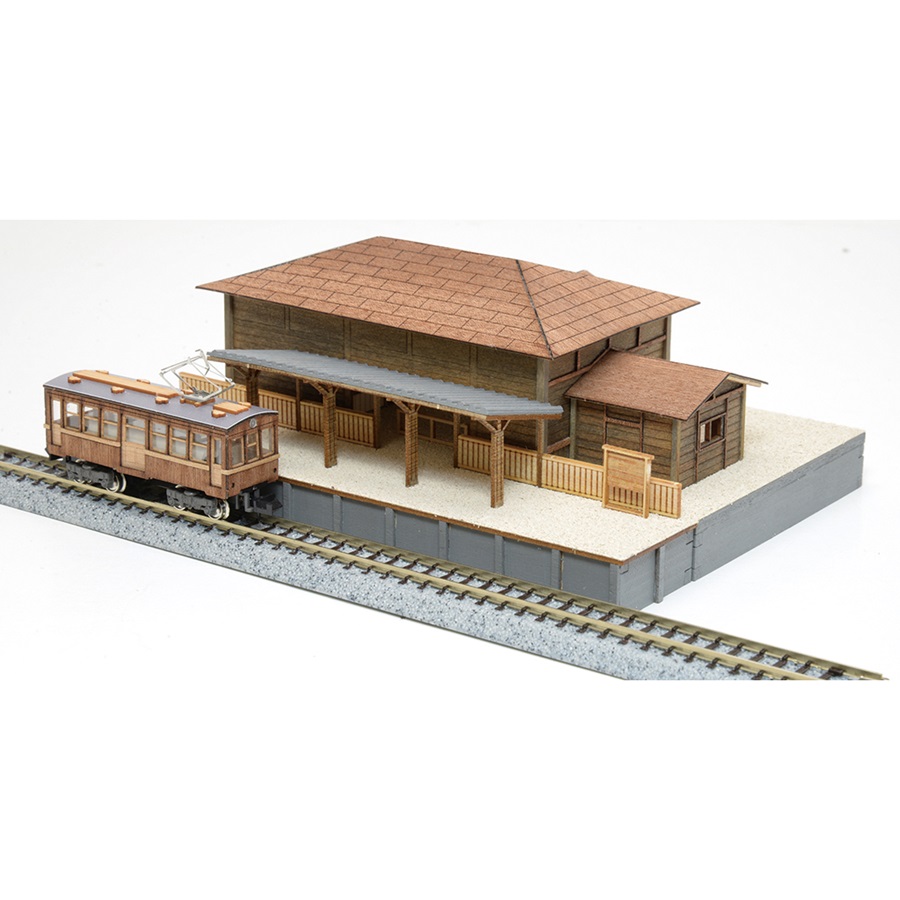 懐かしの木造電車＆機関車 No.9 駅ホーム – ウッディジョー
